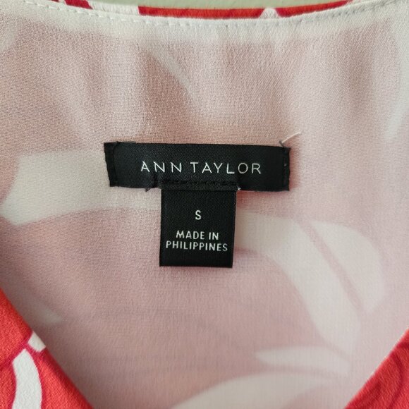 Ann Taylor sleeveless top, Size S, EUC - Picture 2 of 4